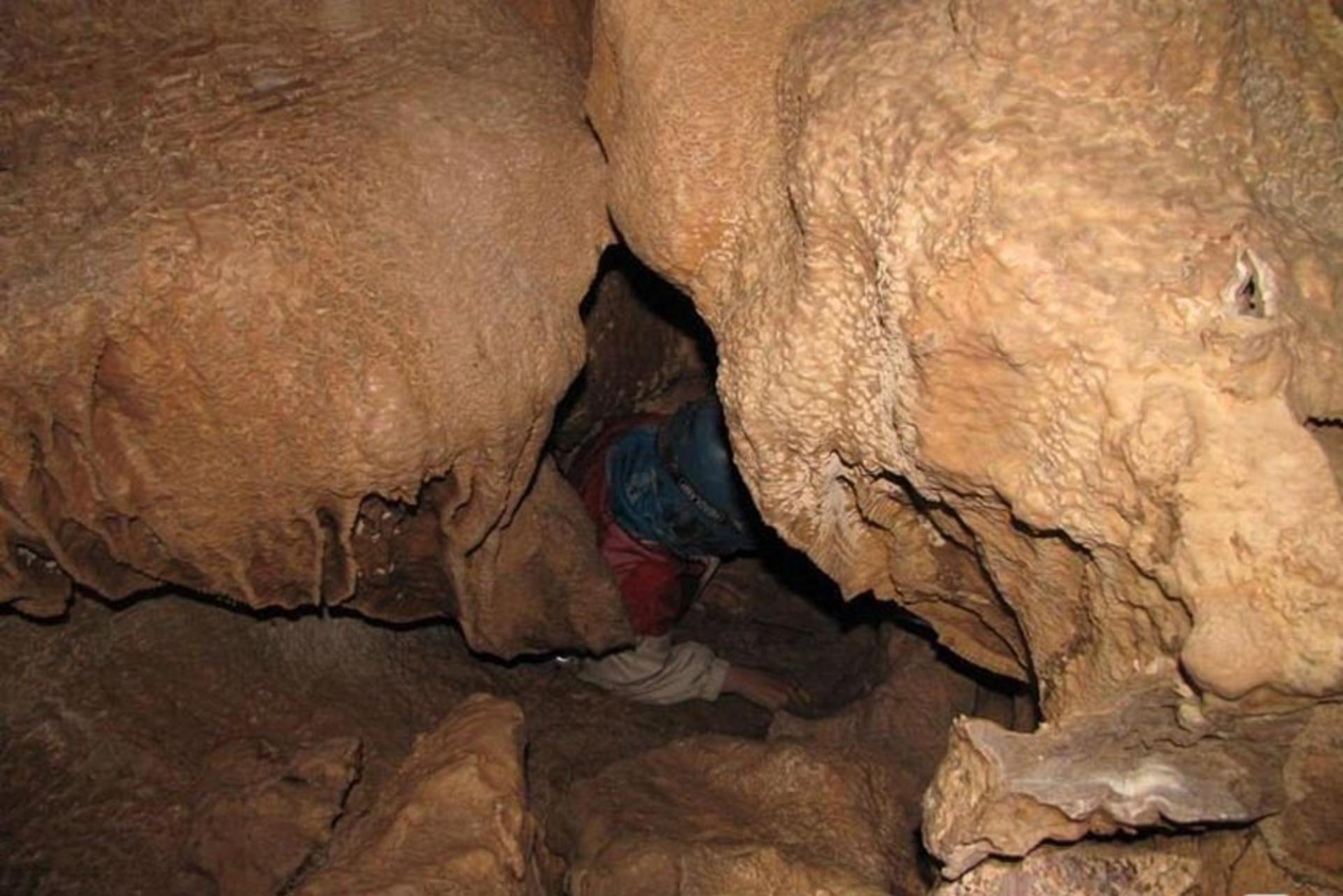 غار گرو (غار گرآو)