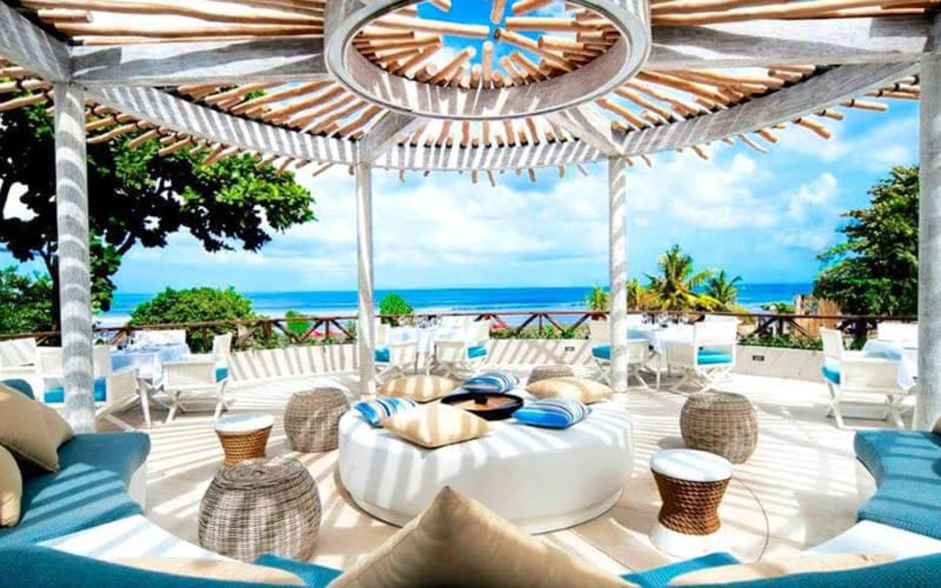 رستوران Cocoon Beach Club