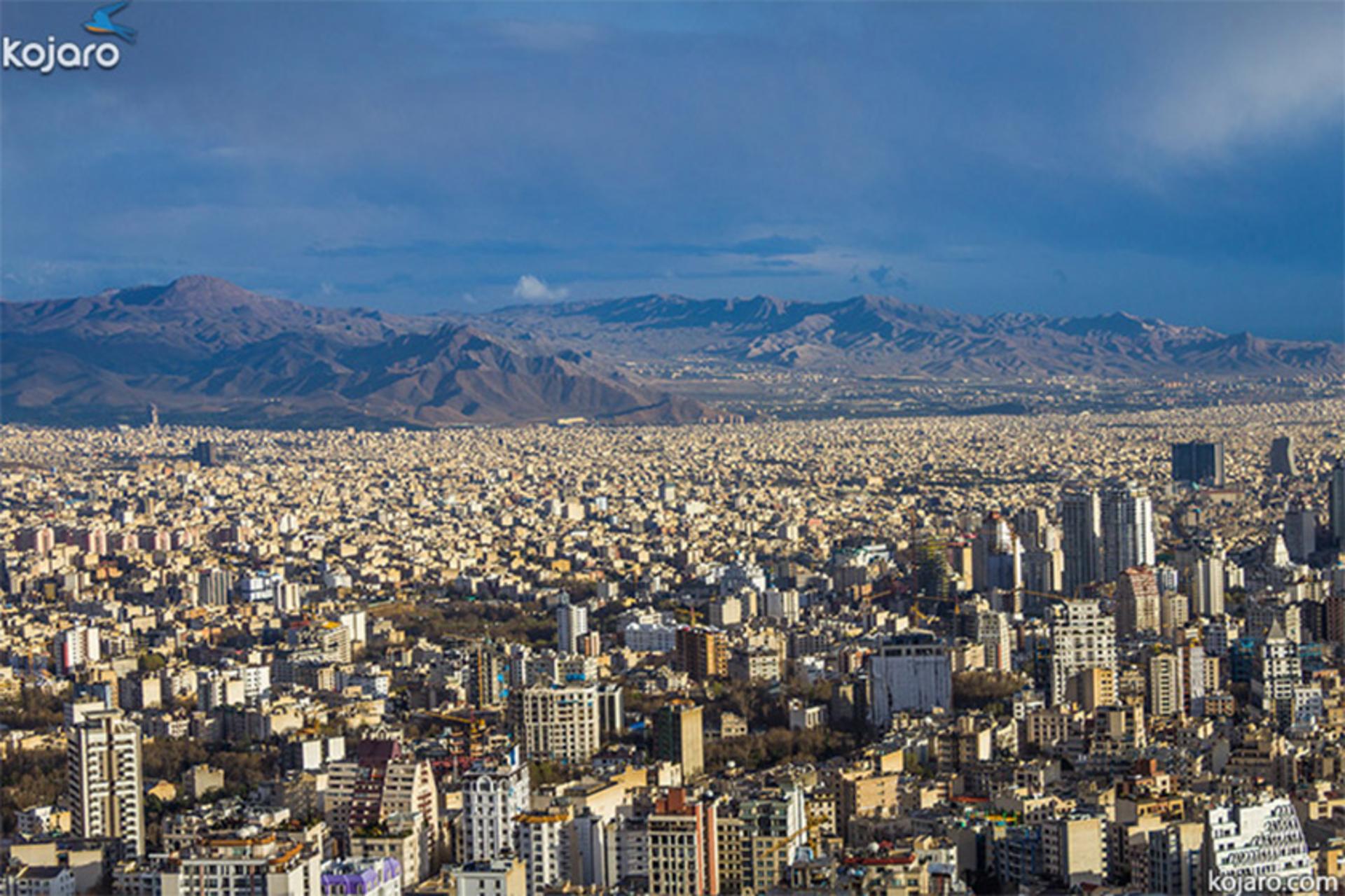نمای کوه‌های شرق تهران از فراز بام تهران