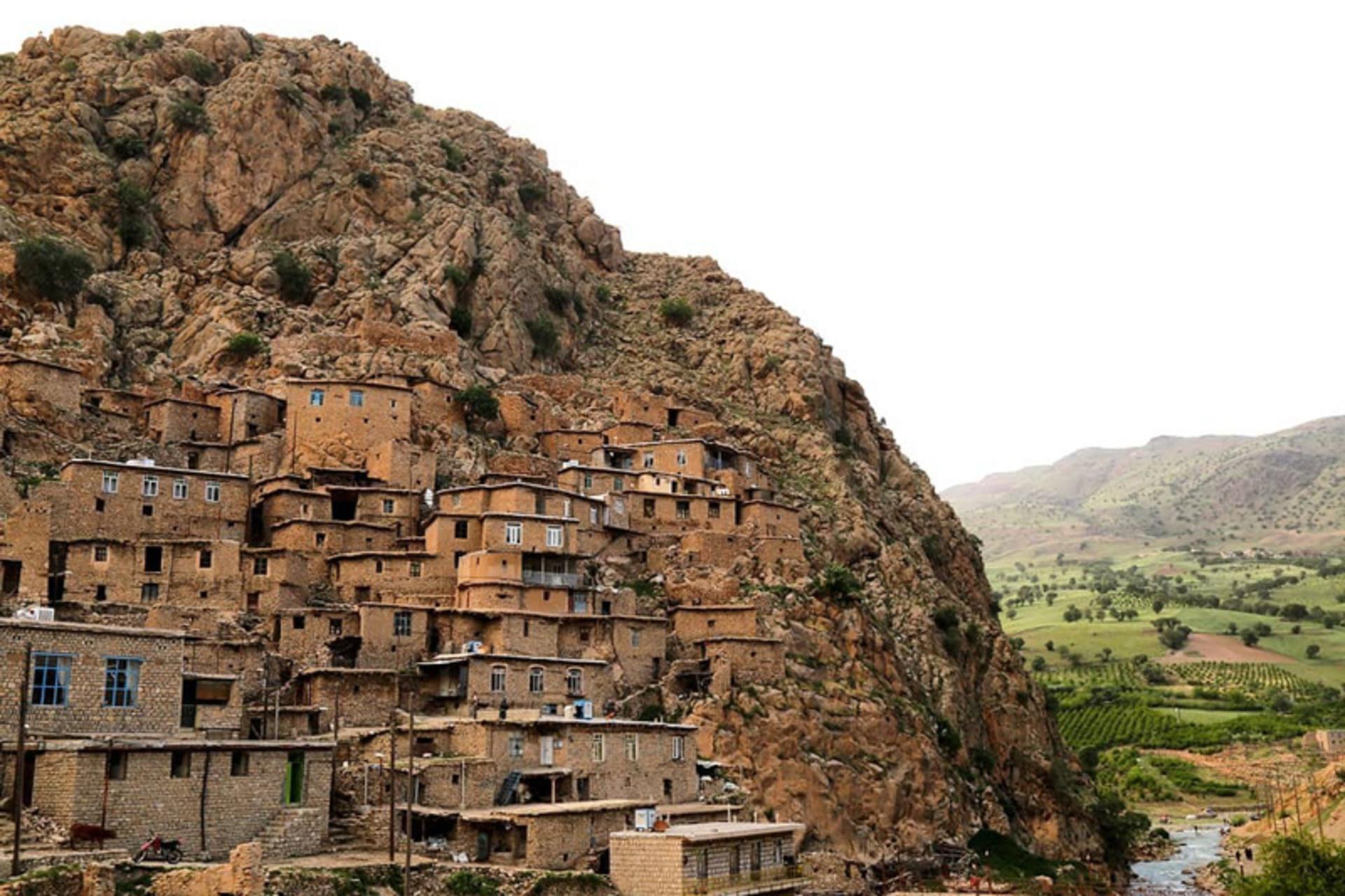 روستای زیبا و پلکانی پالنگان کردستان
