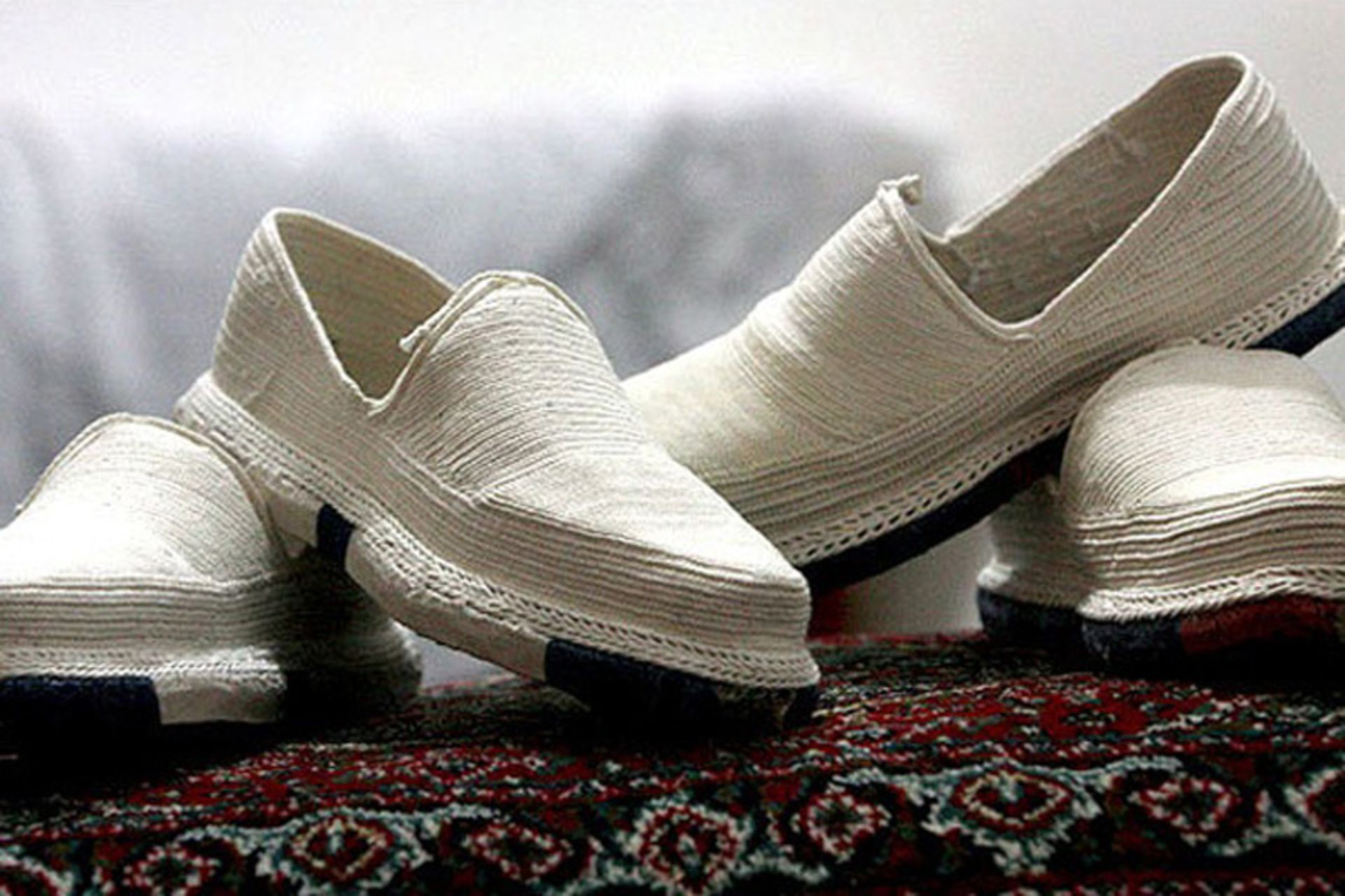 کلاش یا گیوه از سوغات مشهور کردستان