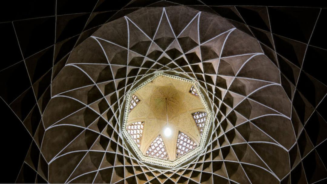 سقف عمارت باغ زیبای دولت اباد