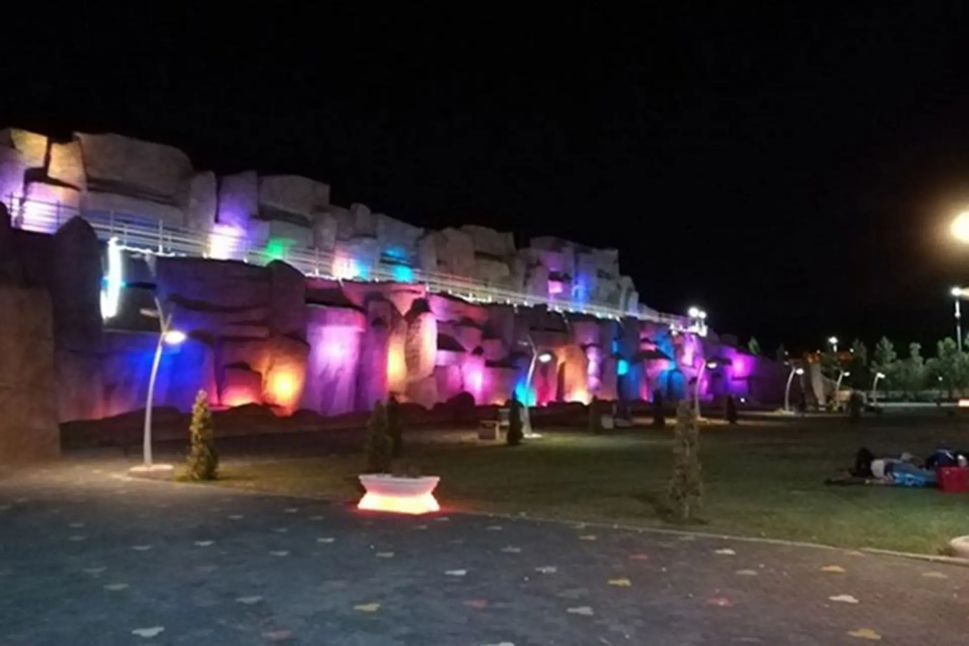 دهکده ساحلی چی چست