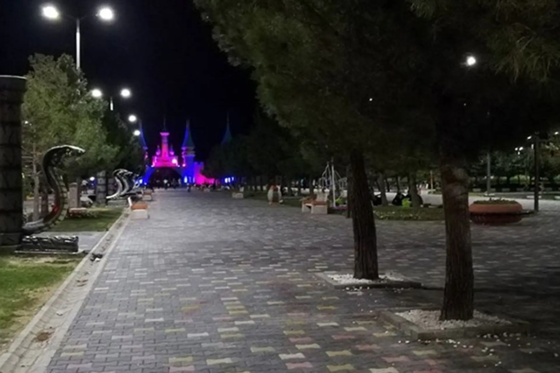 دهکده ساحلی چی چست