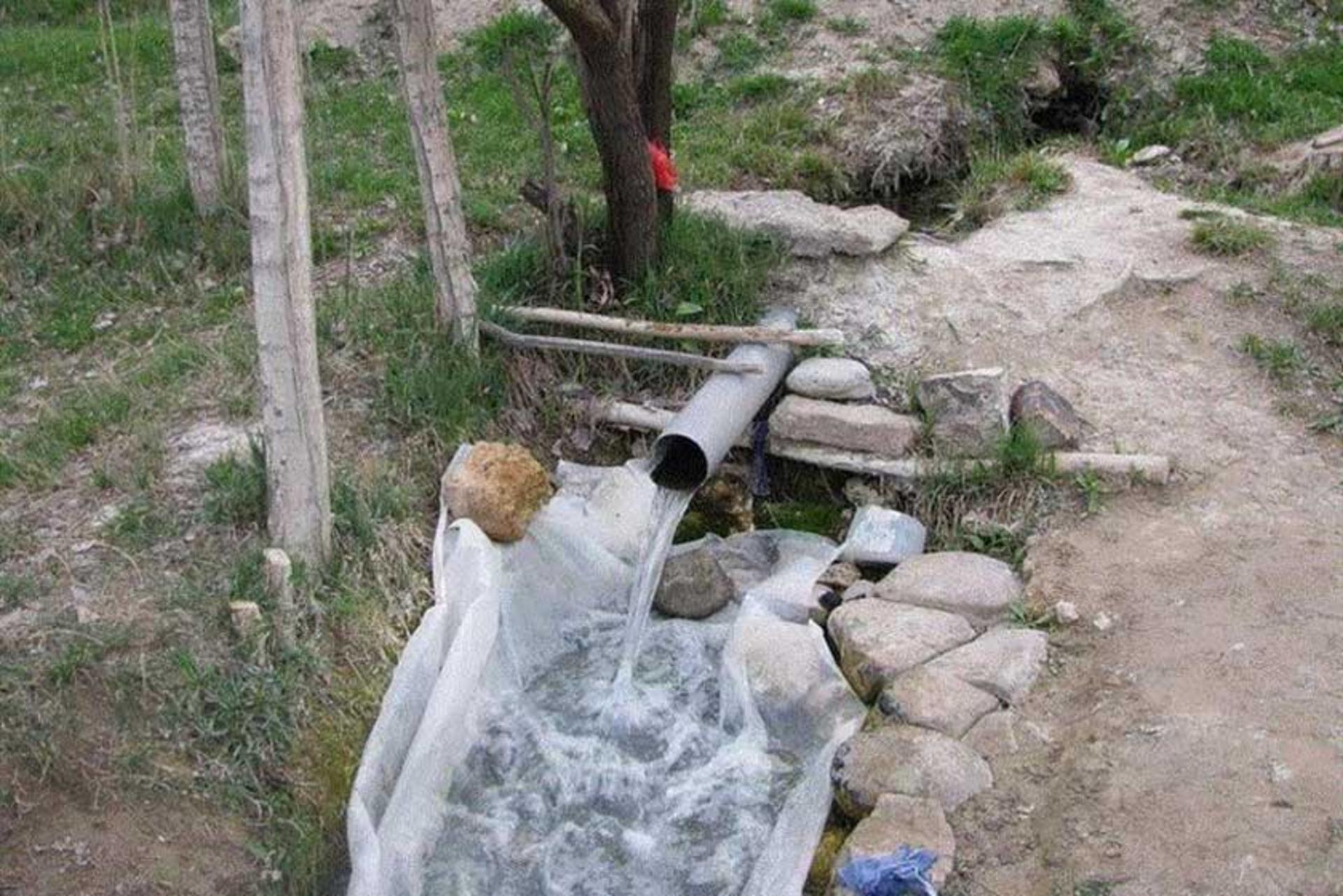 چشمه ایستی بلاغ (چشمه گرم)