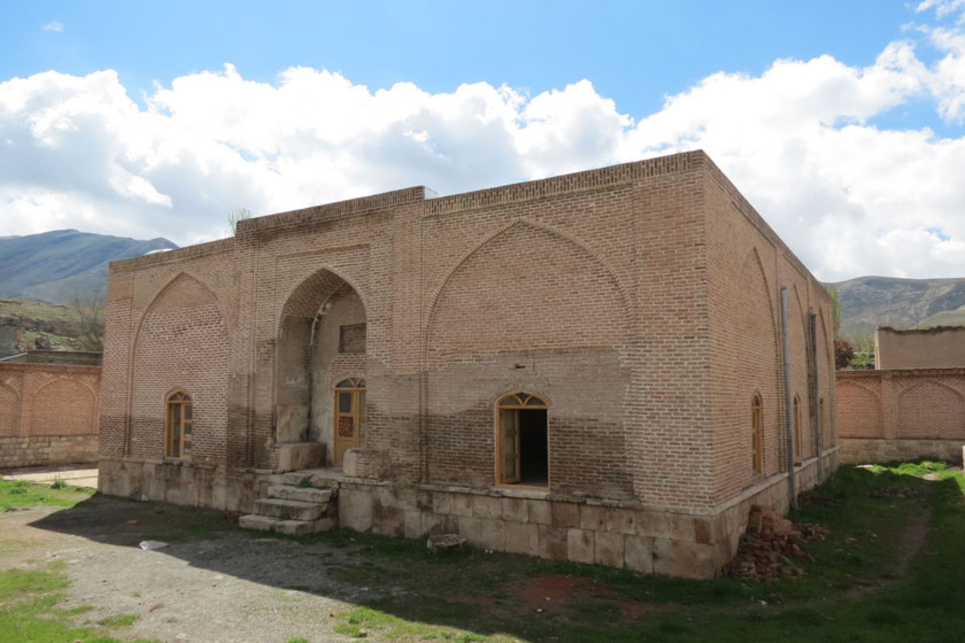 مسجد چورس (قیرمیزی مسجد)