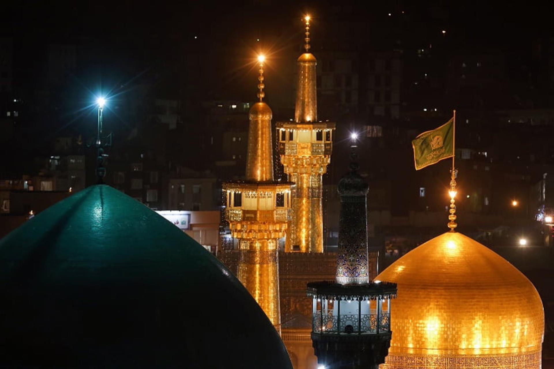 گنبد طلایی حرم امام رضا (ع) و مسجد گوهرشاد