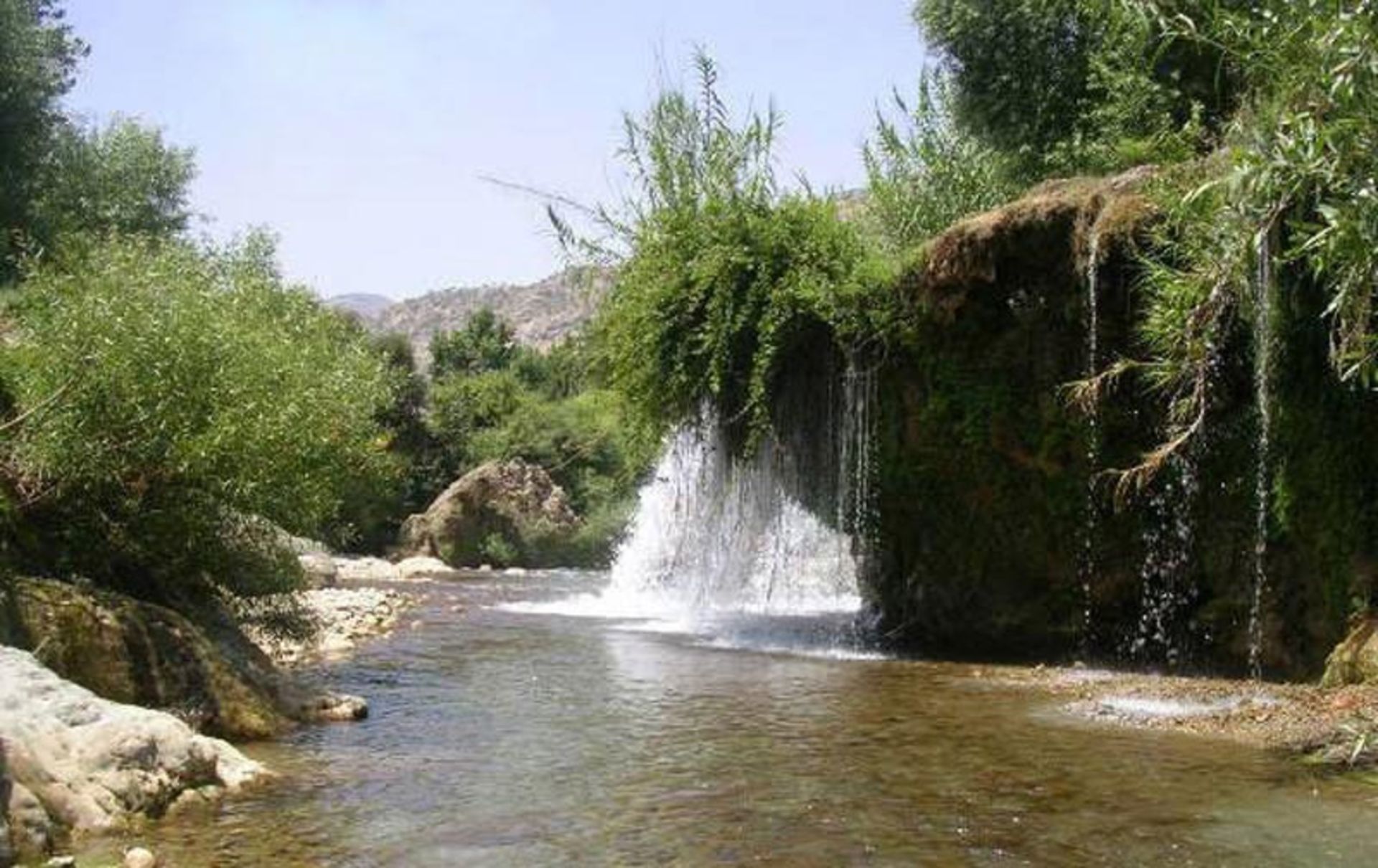 آبشارهای کوچک دره انار