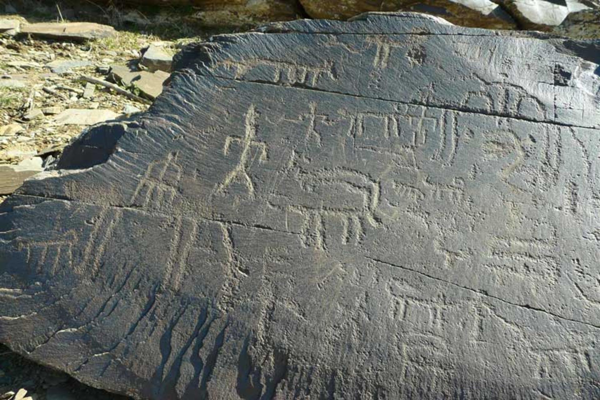 سنگ نگاره های خره هنجیران