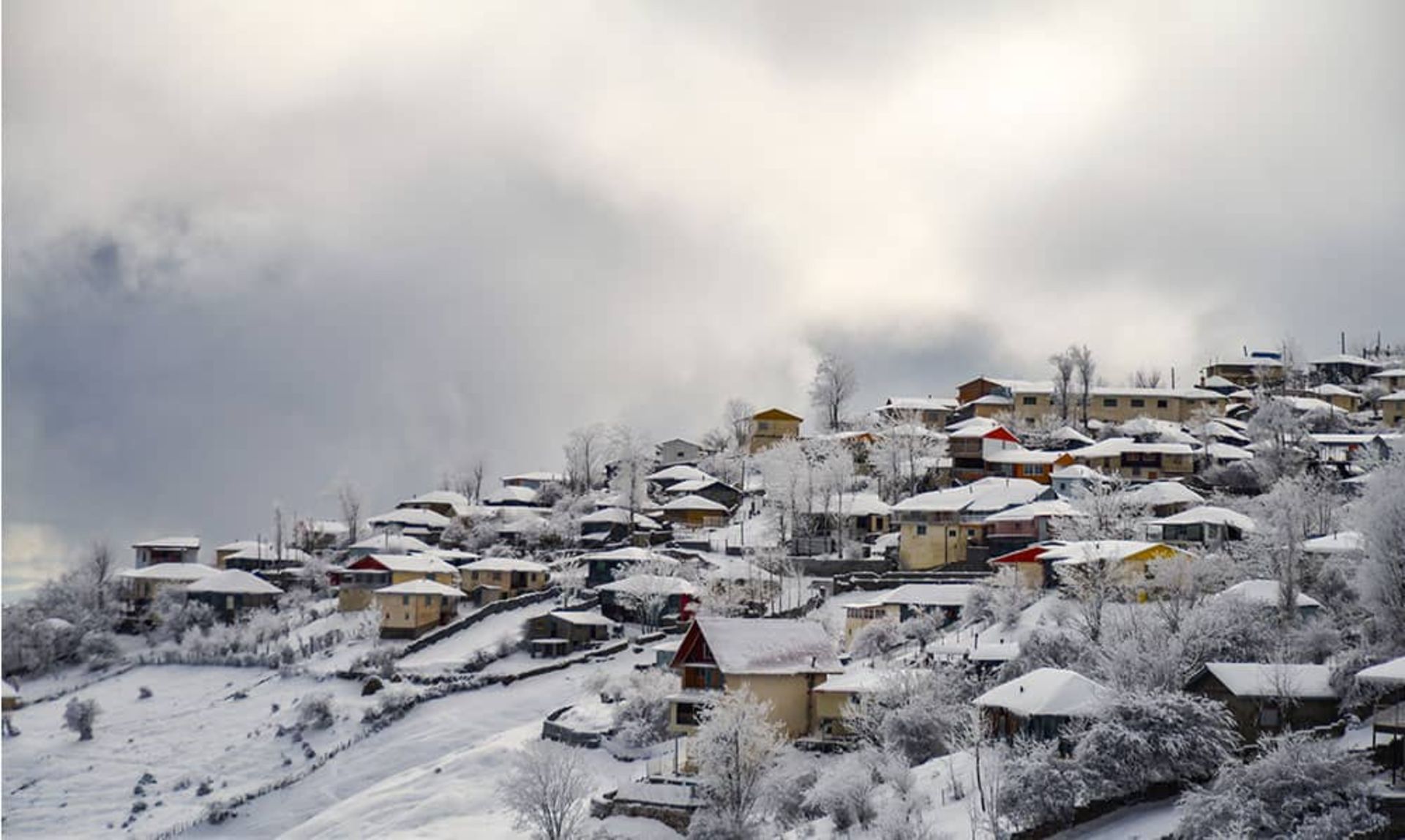 روستای فیلبند و اقیانوس ابری زیبای آن