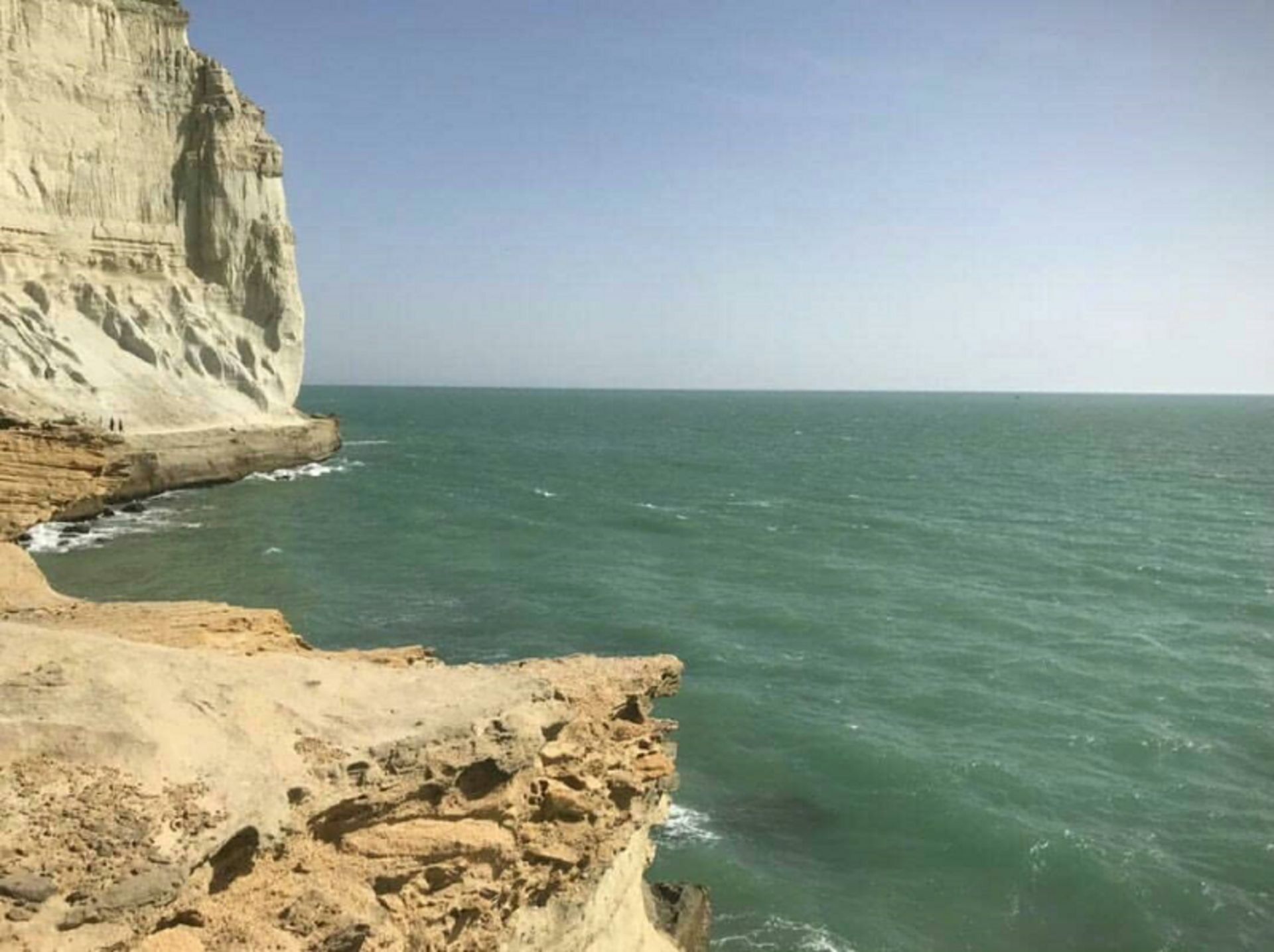 ساحل صخره ای پزم تیاب