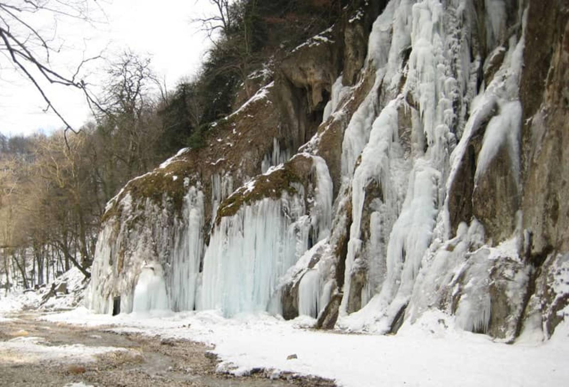 آبشار باران کوه