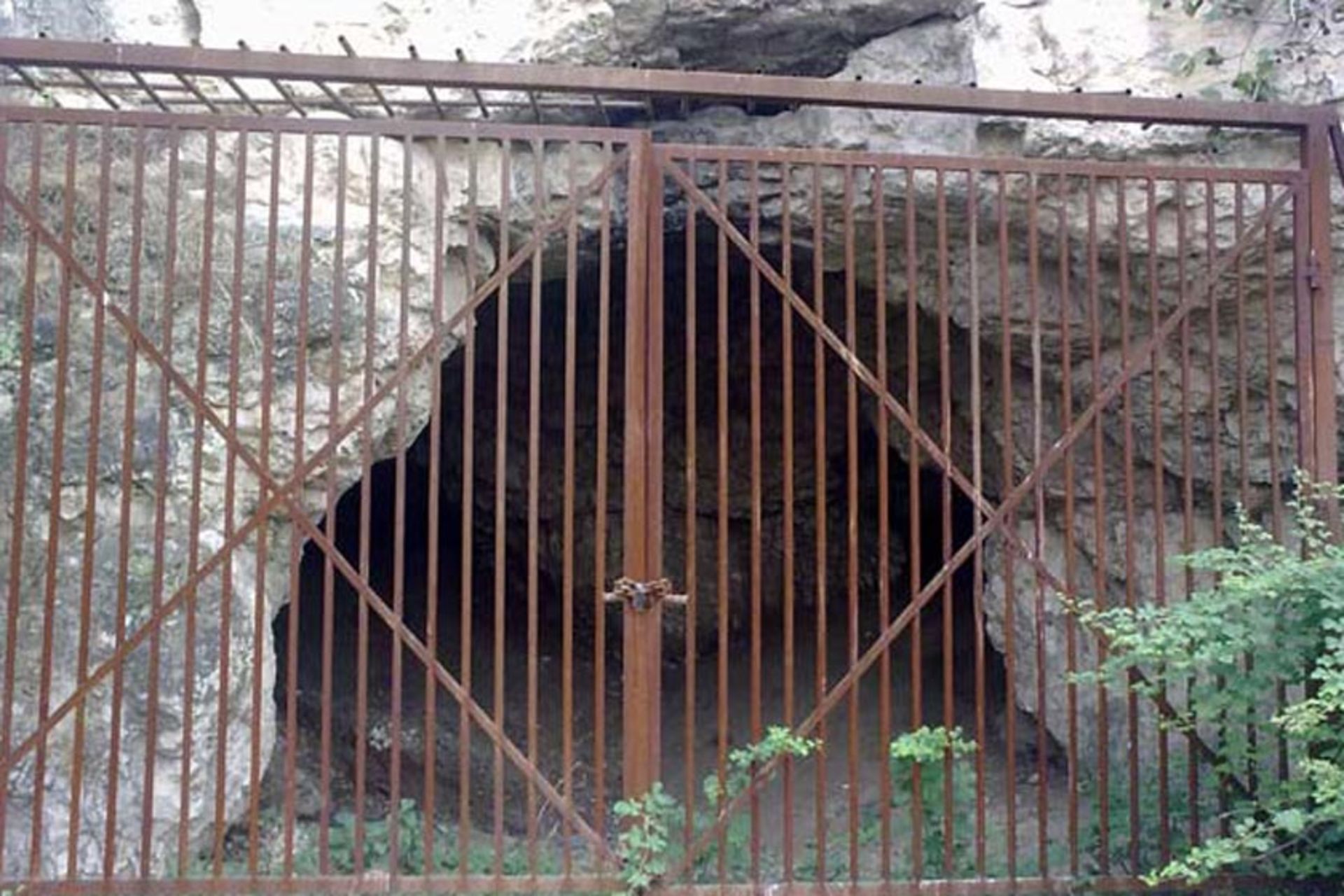 غار کمیشان