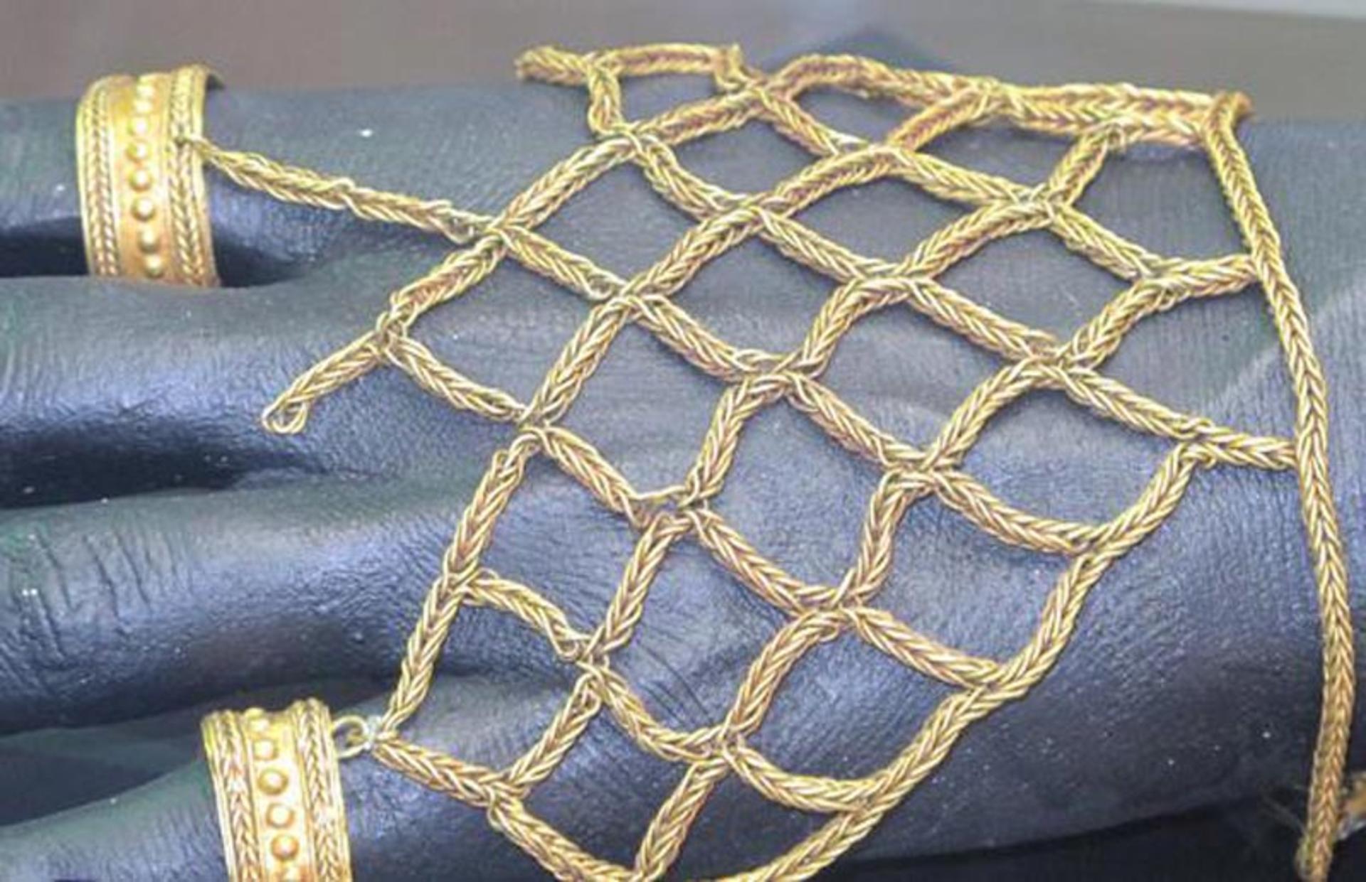گنجینه زیویه
