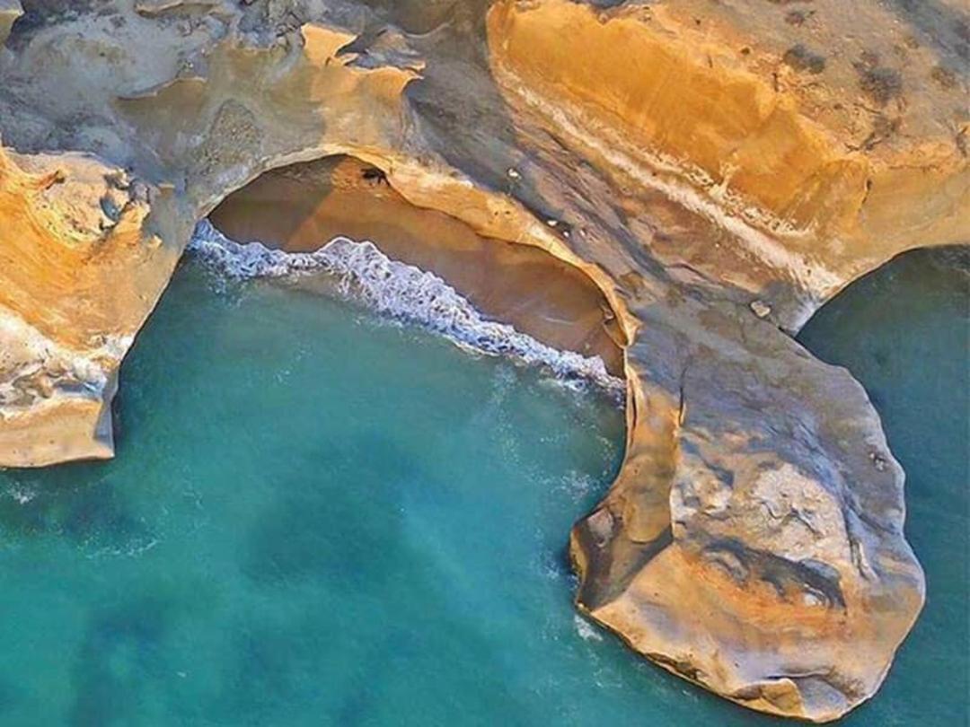 جاذبه های نزدیک به ساحل بنود