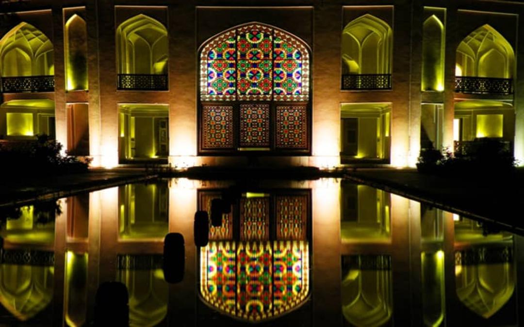 باغ دولت اباد در شب