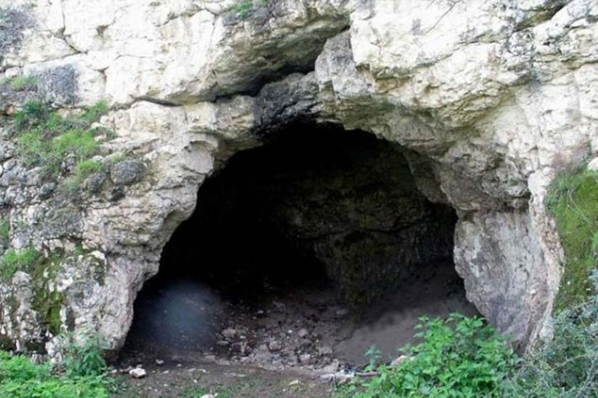 غار کمیشان