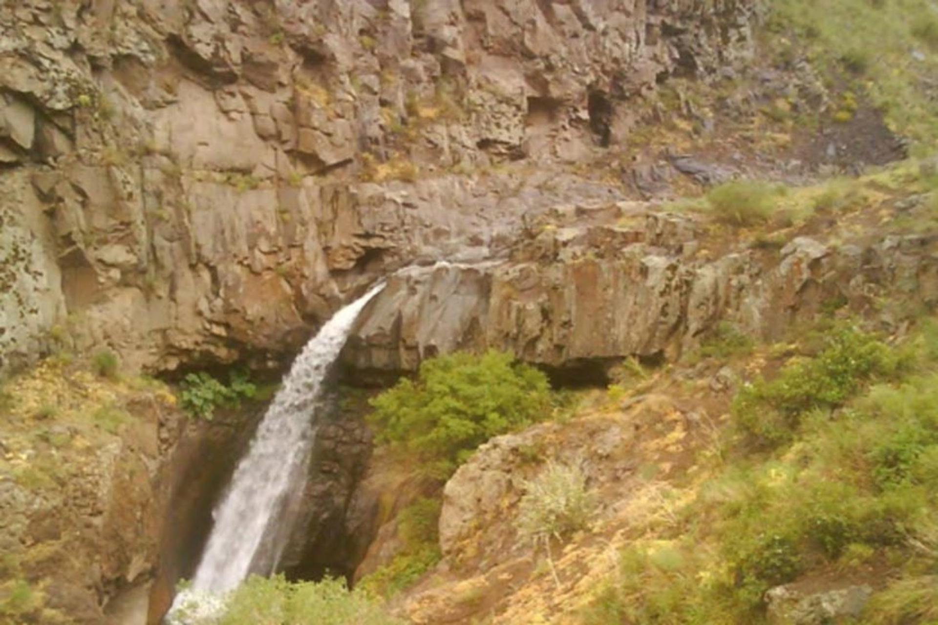 آبشار بلوکان میانه