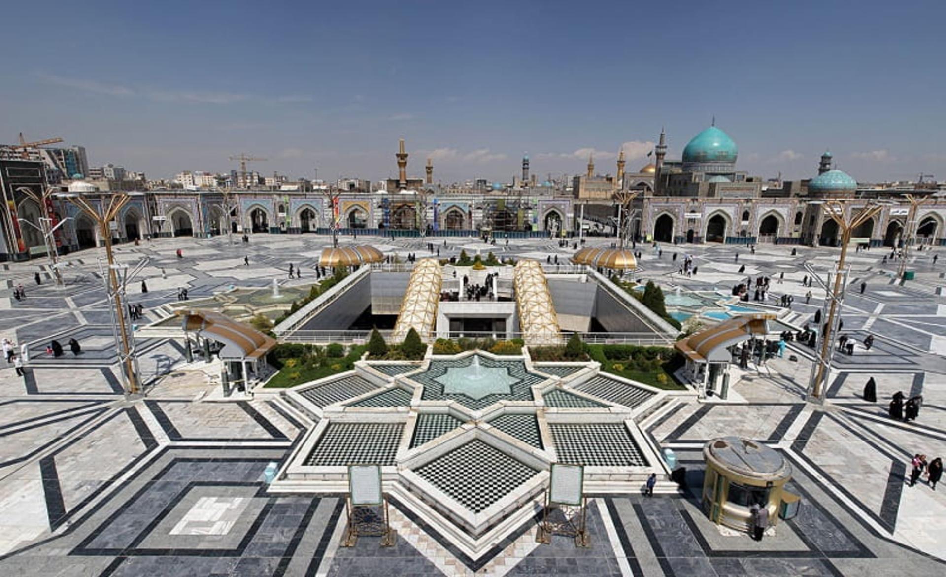 صحن جامع رضوی حرم امام رضا (ع)