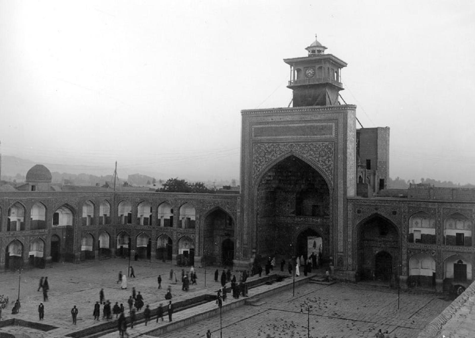 صحن عتیق در دوه پهلوی دوم