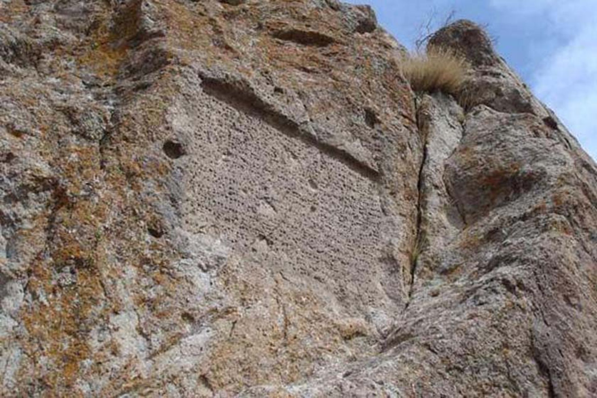 سنگ نوشته رازلیق