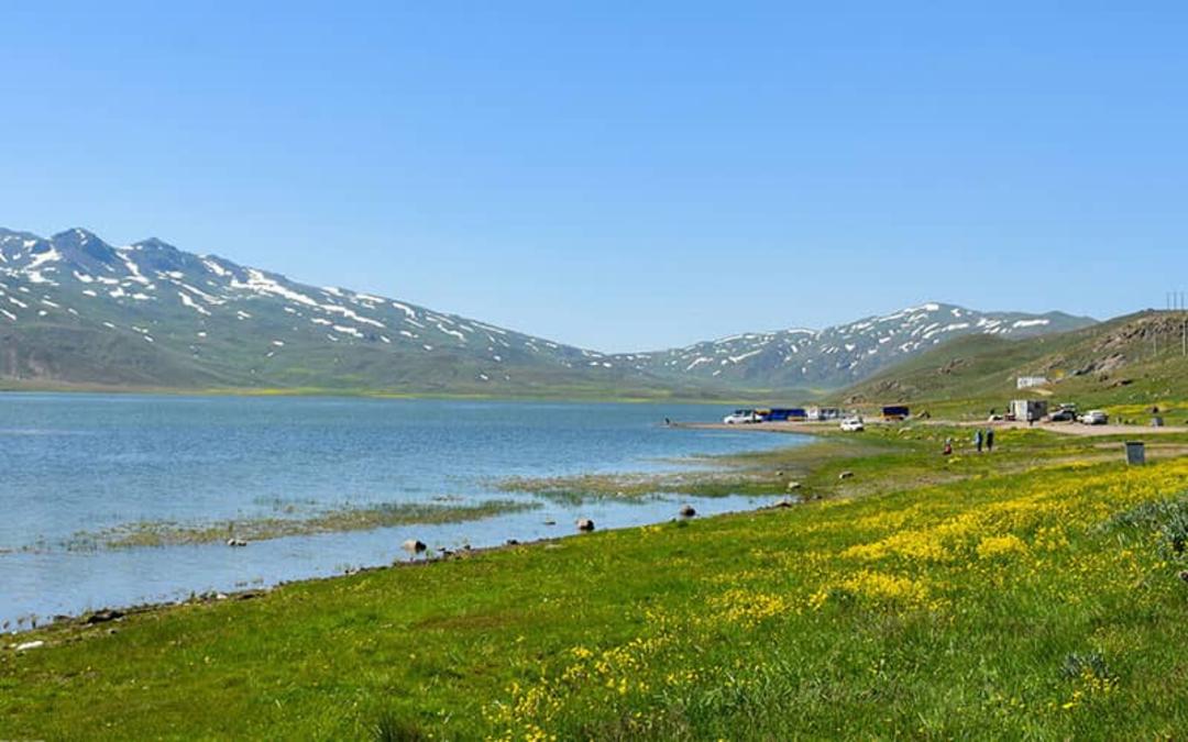 دریاچه نئور در نزدیکی ییلاق سوباتان