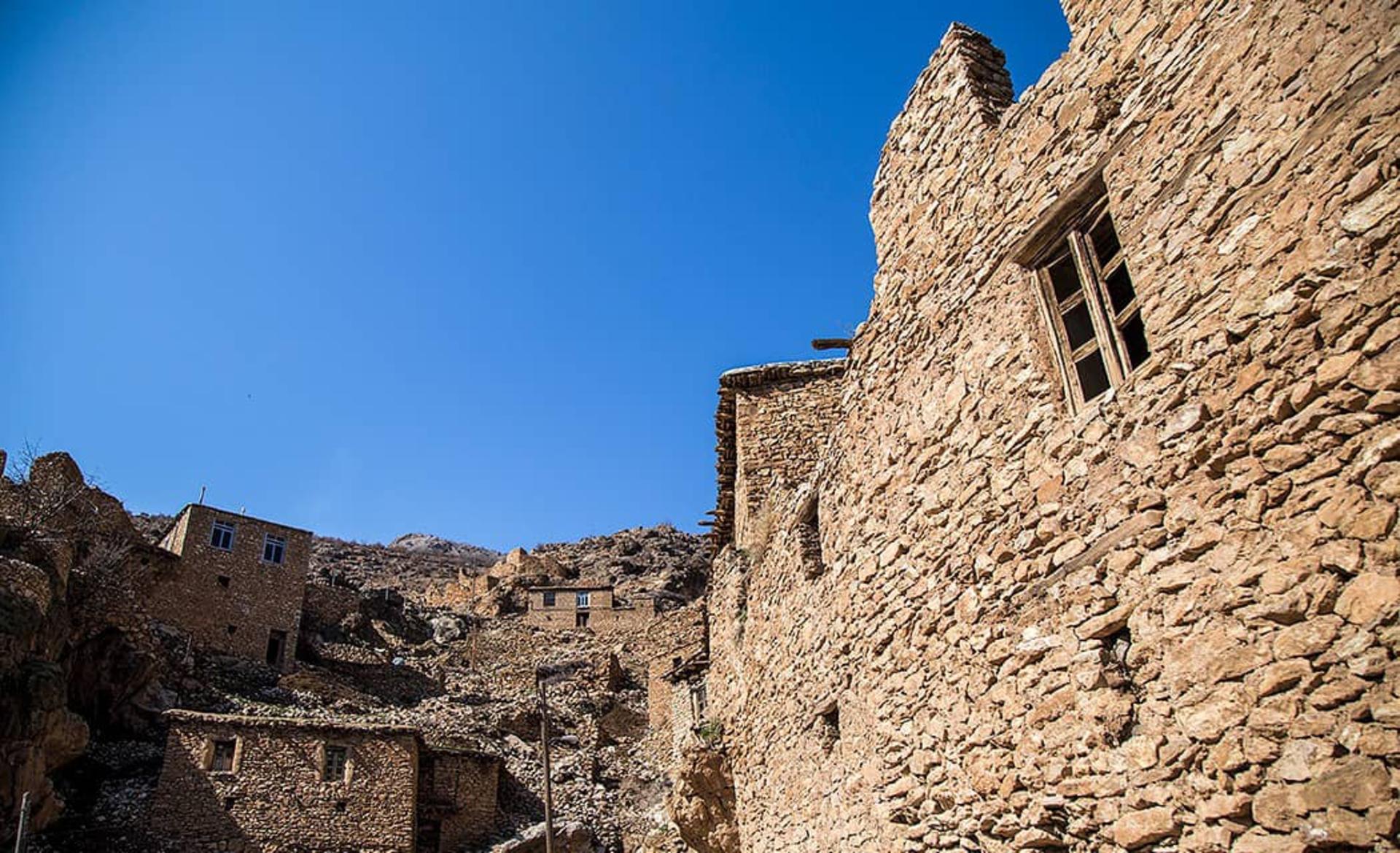 روستای زیبا و پلکانی پالنگان کردستان