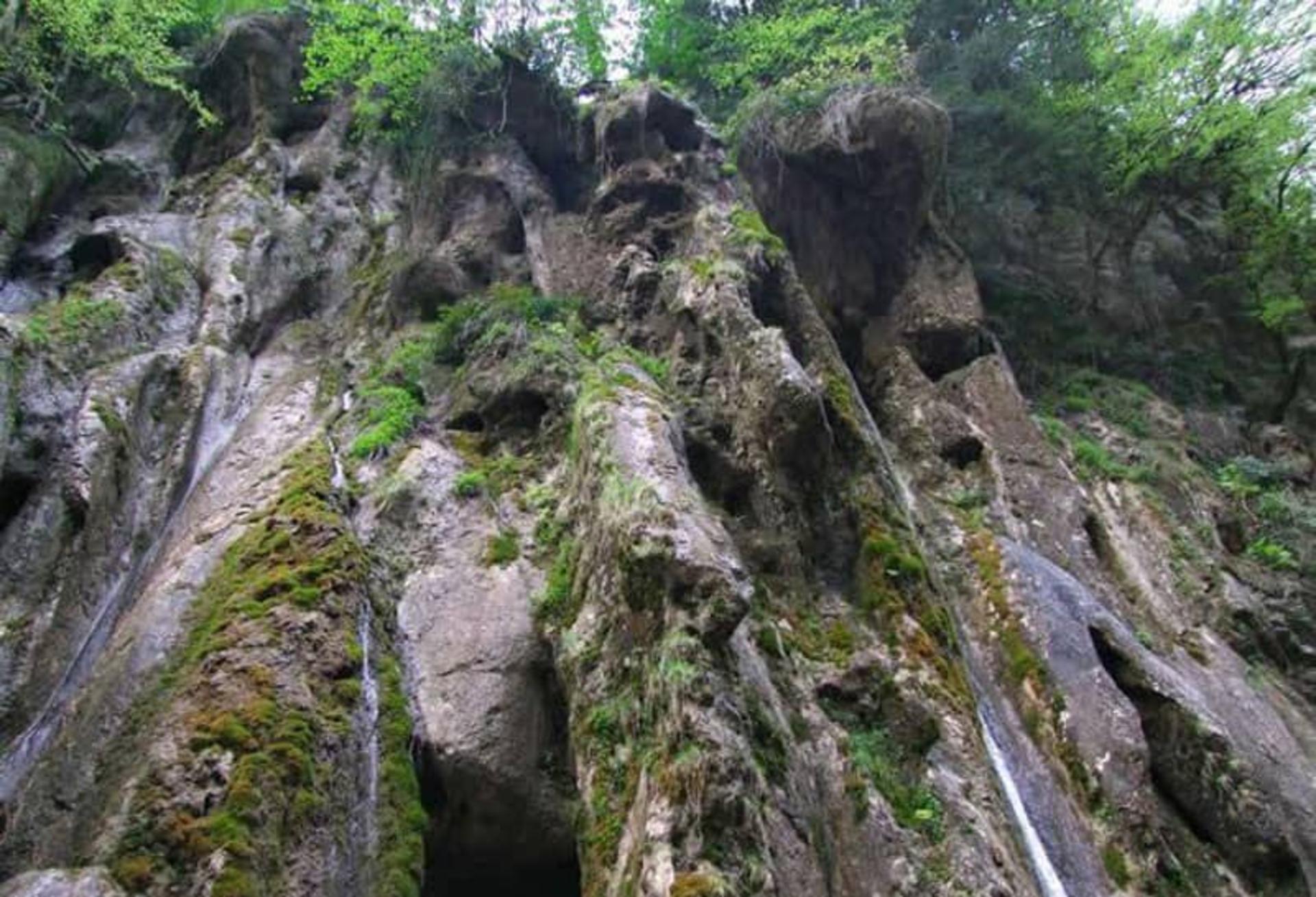 آبشار باران کوه