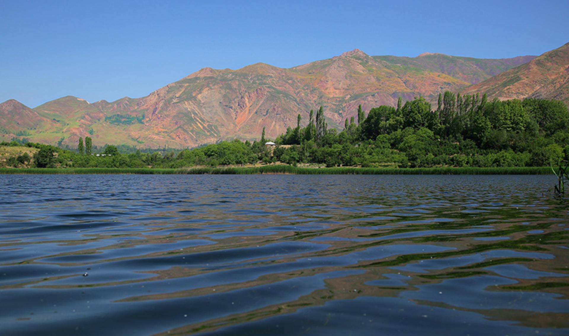 دریاچه زیبای اوان