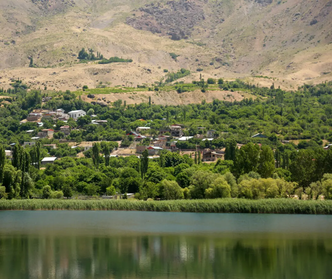 چشم‌انداز اطراف دریاچه اوان