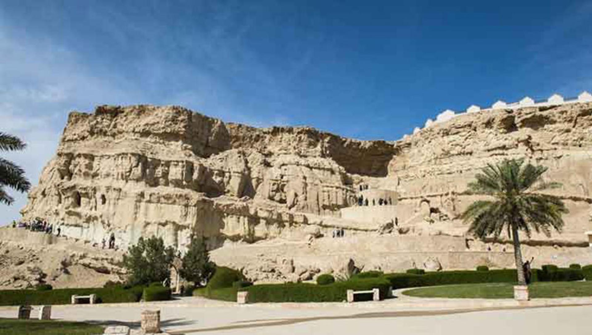 غارهای خربس قشم