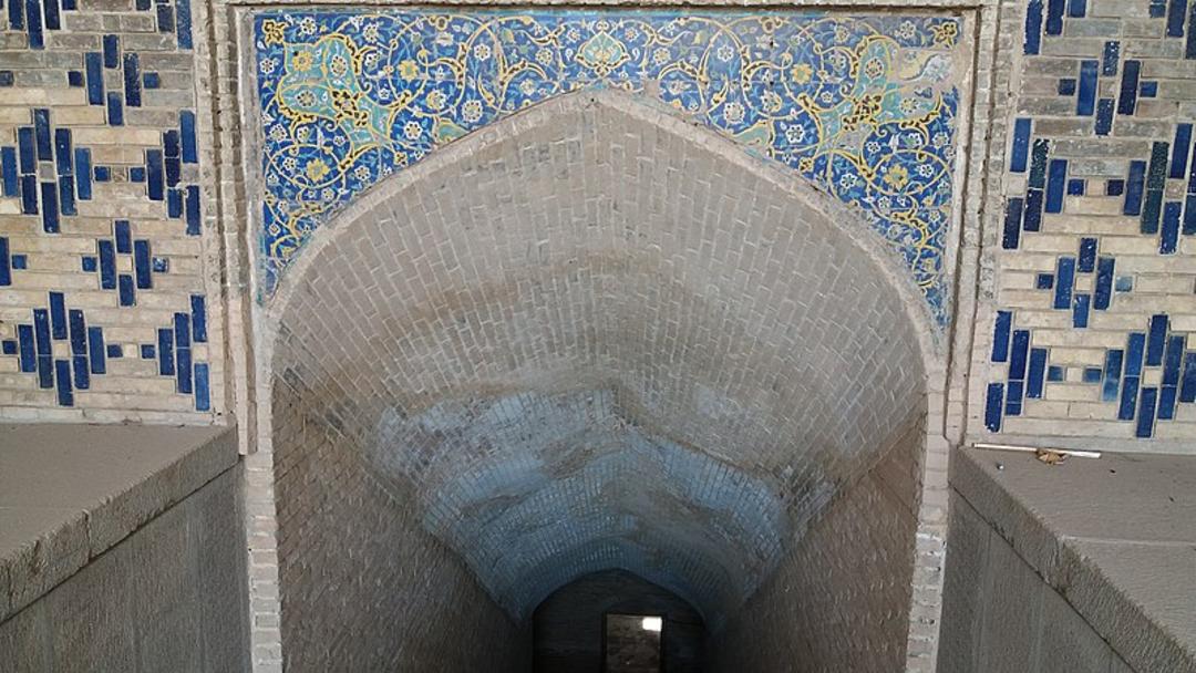 ورودی آب انبار علی مردان خان