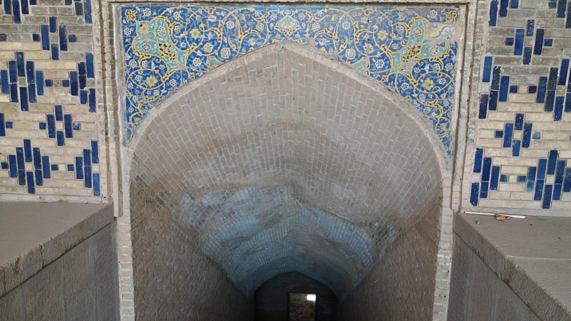 ورودی آب انبار علی مردان خان