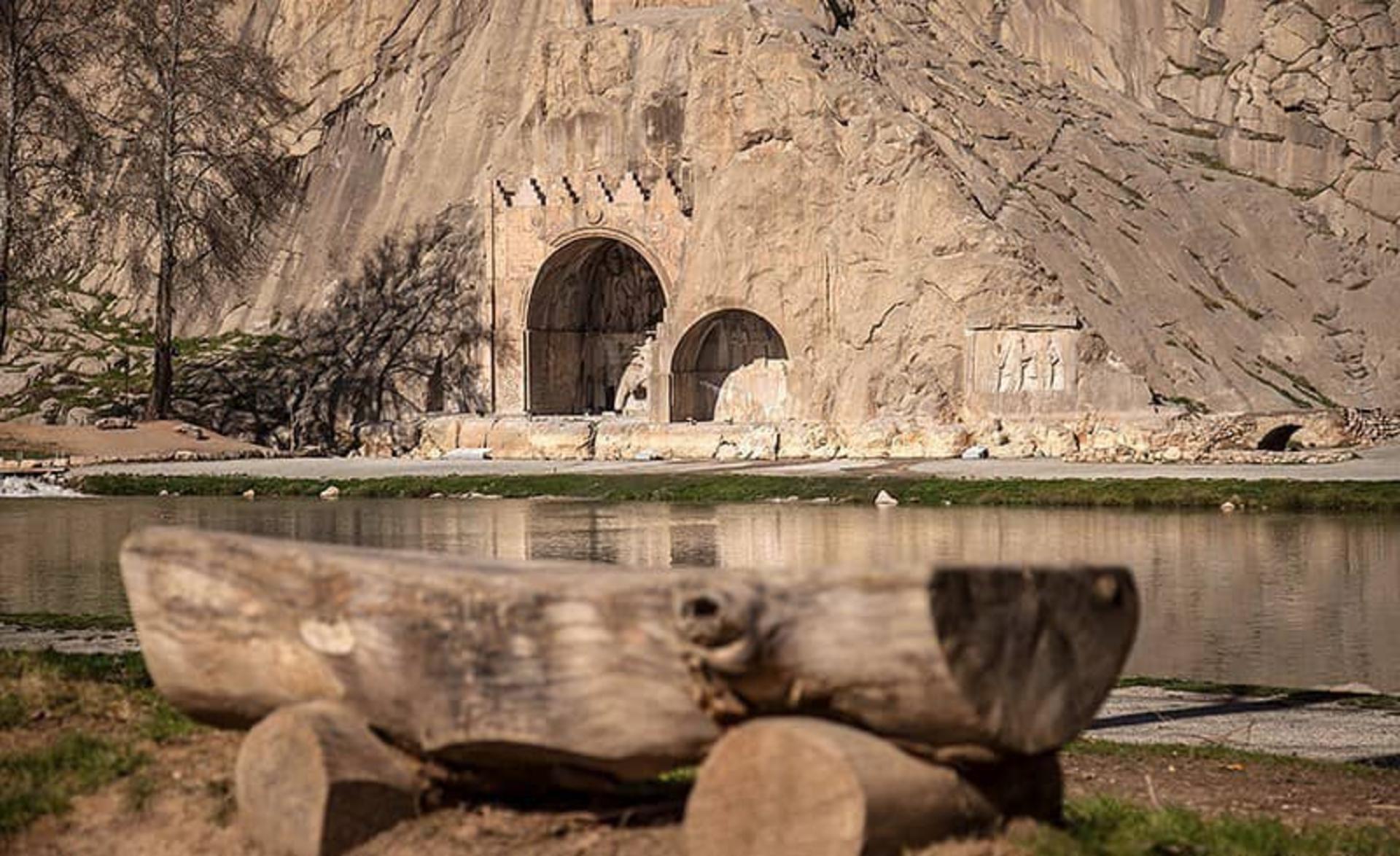 قدمت طاق بستان کرمانشاه