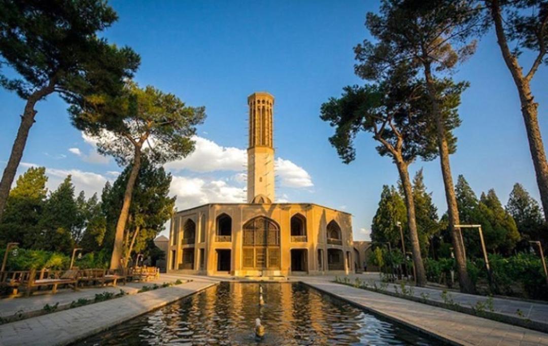 باغ دولت آباد و عمارت مقابل حوض 