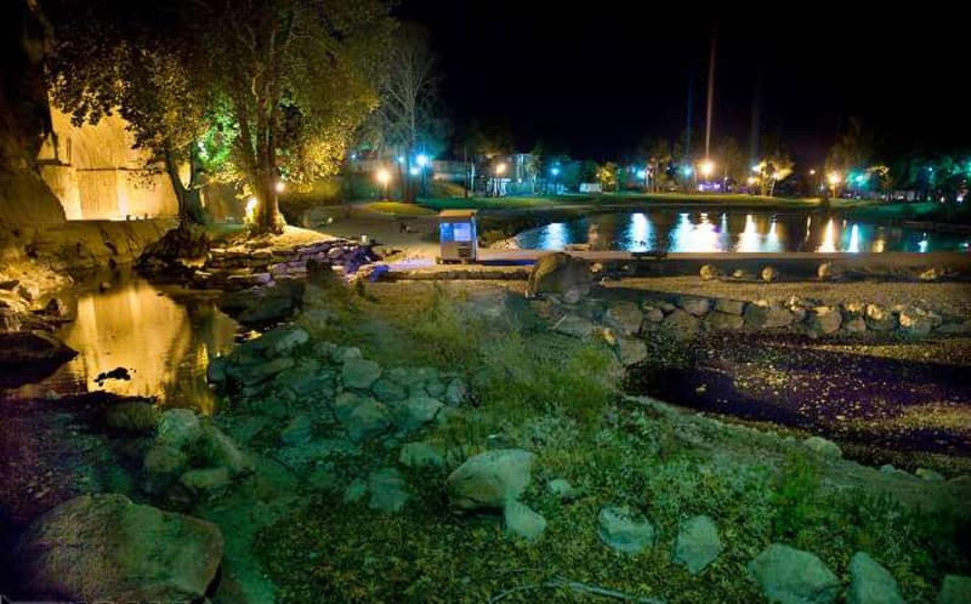تصاویری زیبا از طاق بستان در شب