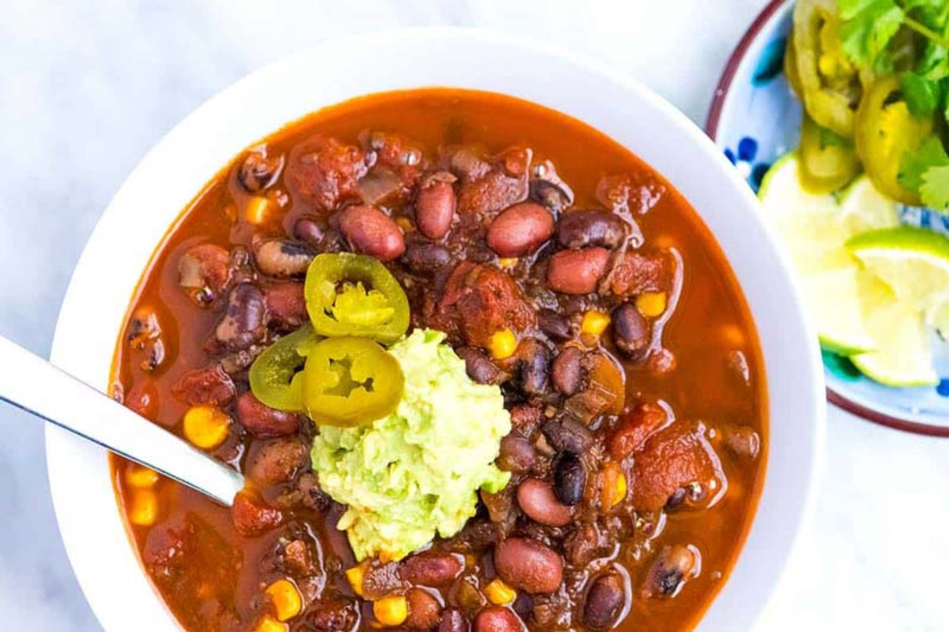 خوراک گوشت گوساله با لوبیا چیتی و چیلی