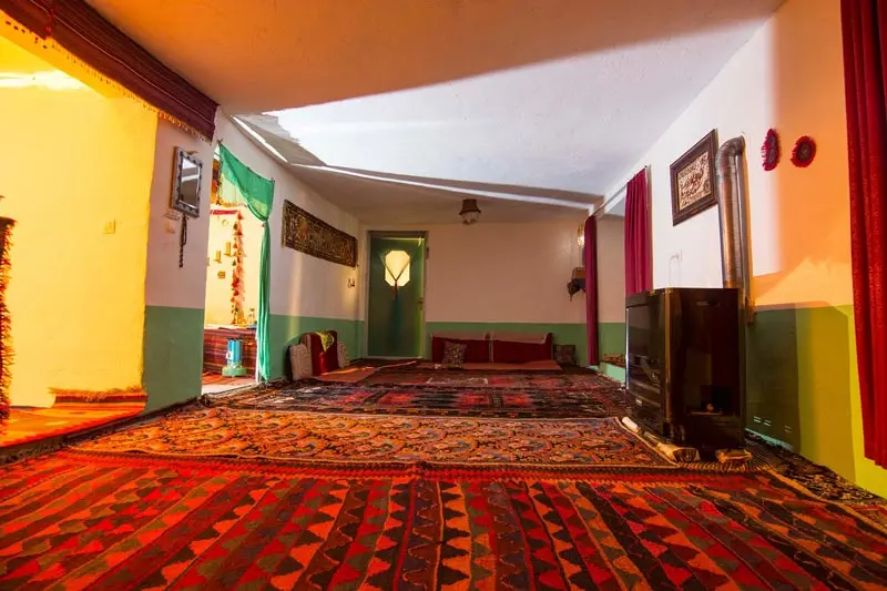 فضای داخلی اقامتگاه بومگردی تیشک سنندج