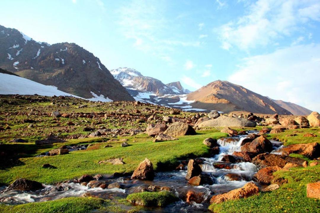 طبیعت سرسبز و رودخانه دره آلوارس