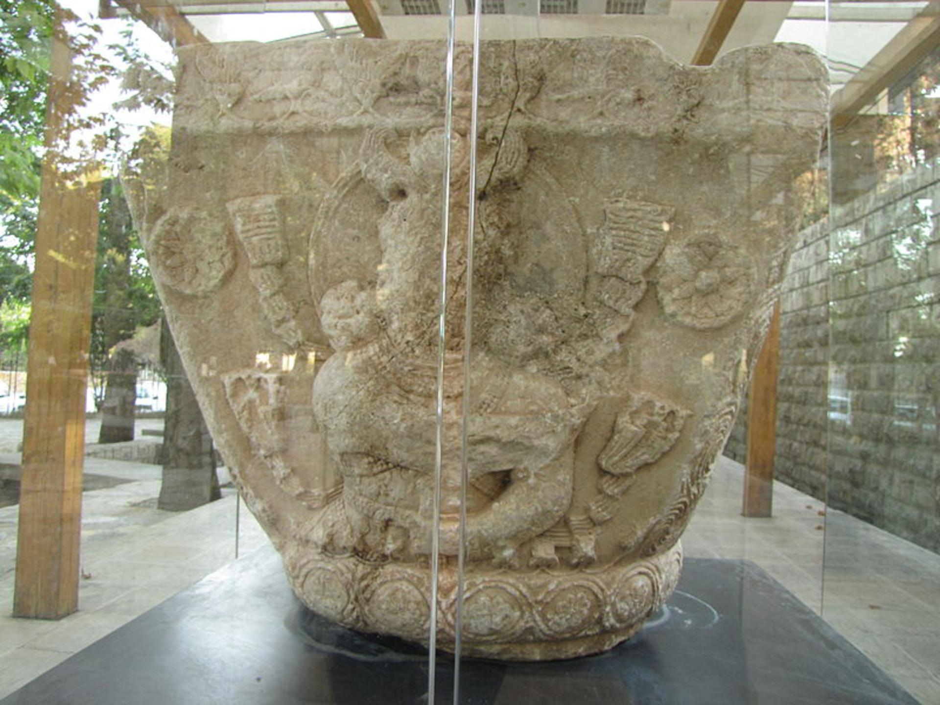 موزه سنگ طاق بستان