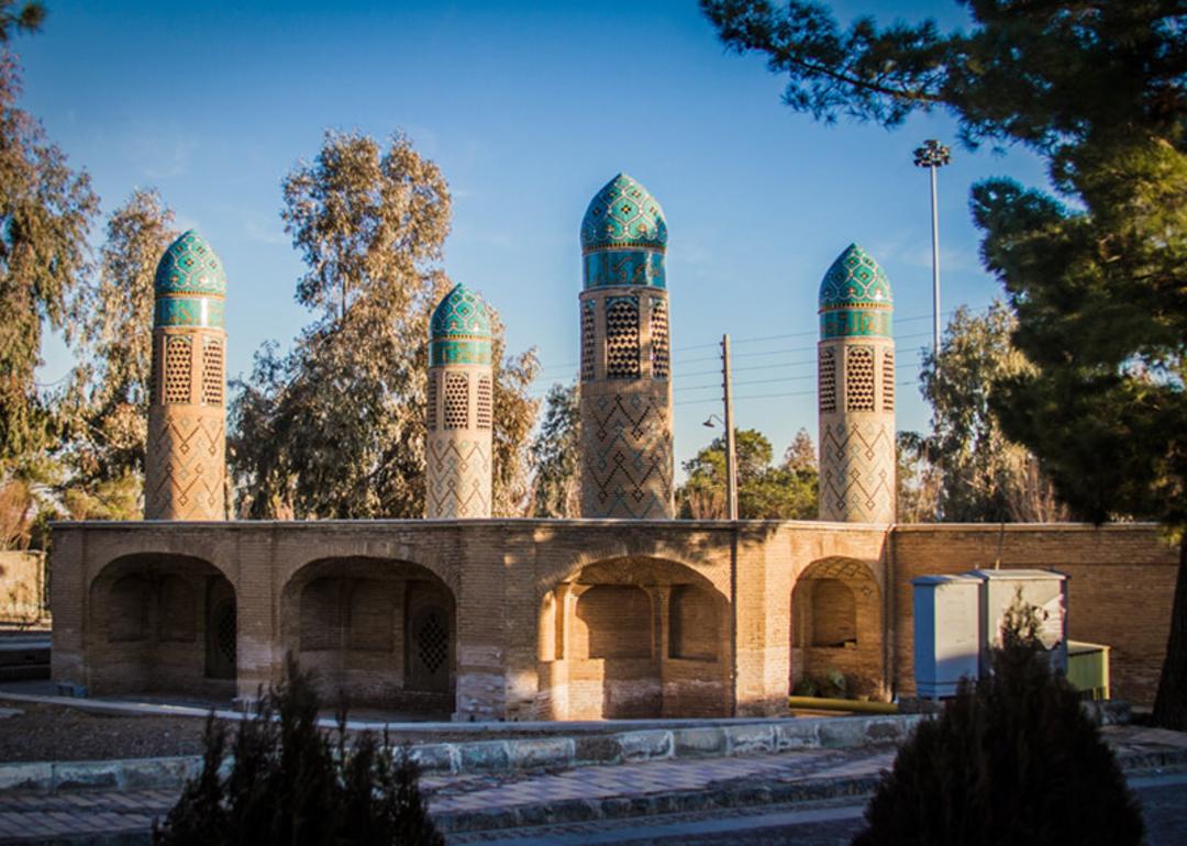 آب انبار کازرونی تخت فولاد