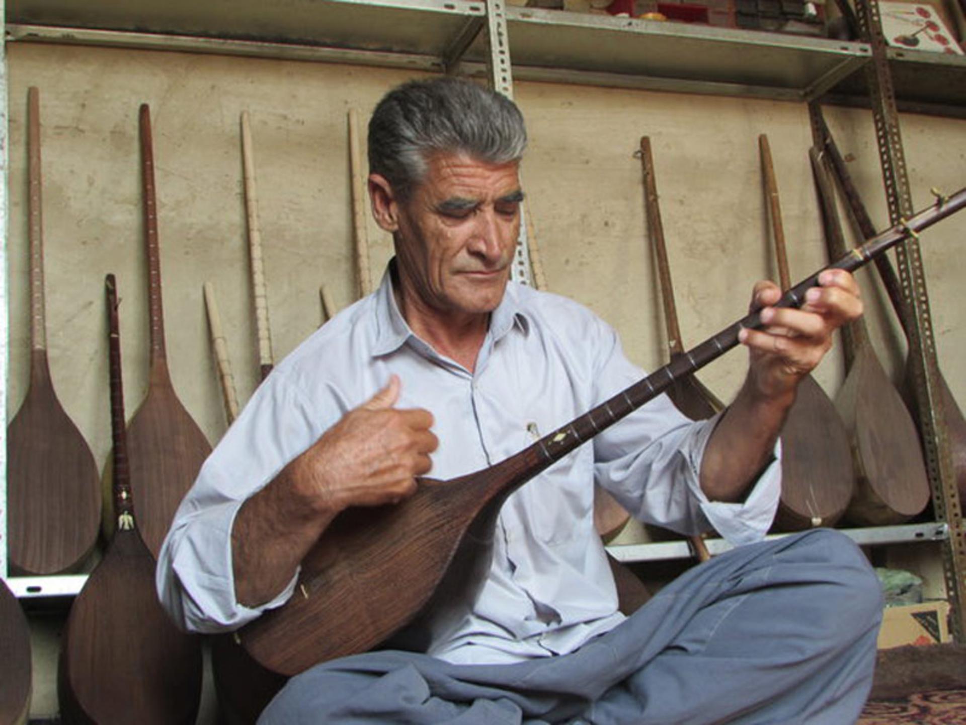 استاد ساخت دوتار