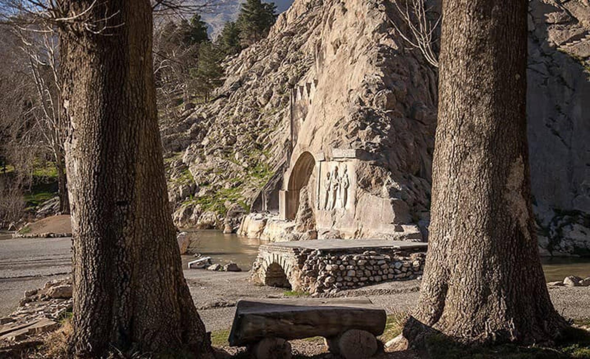 حجاری‌های باشکوه ساسانیان در طاق بستان