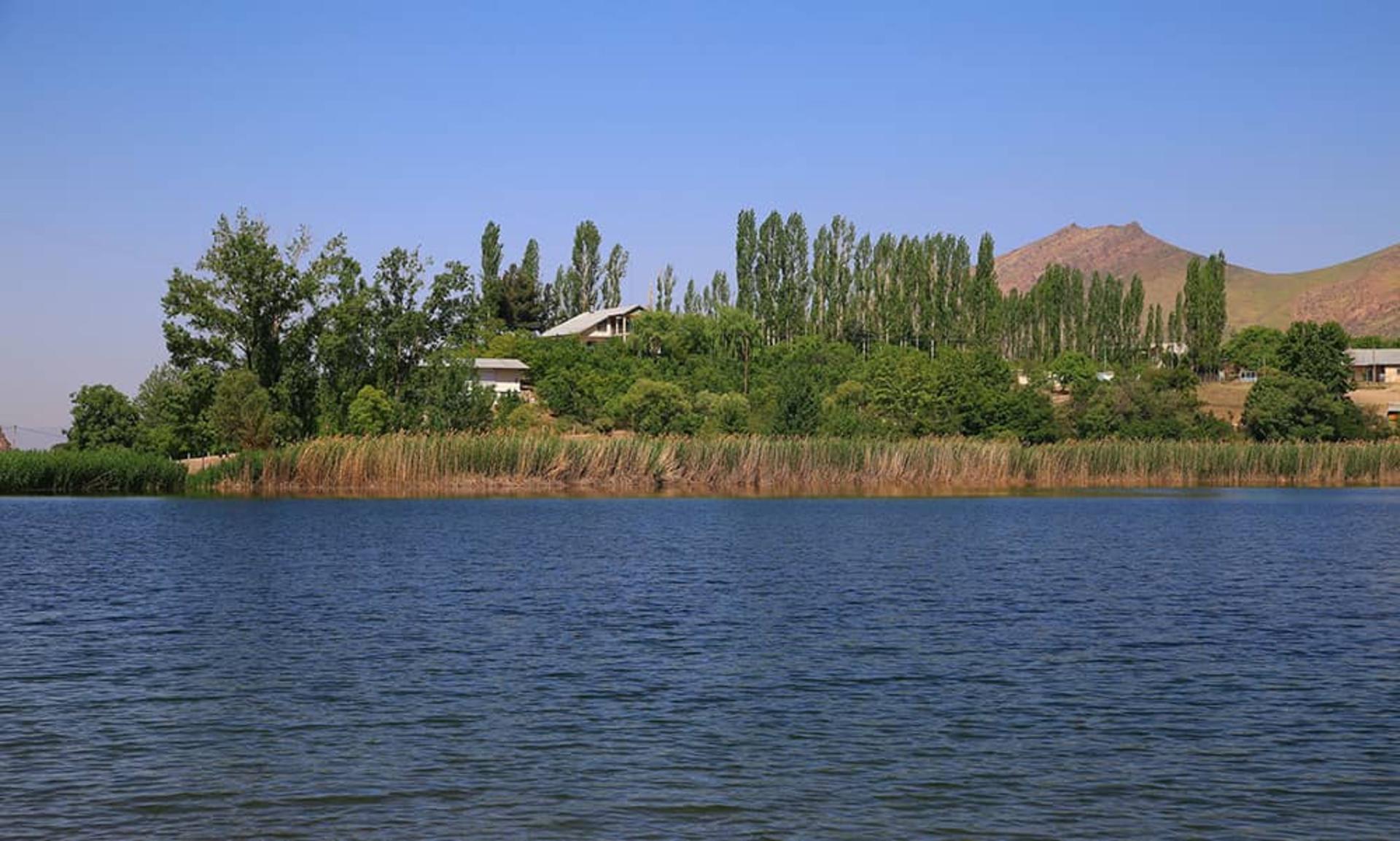 دریاچه زیبای اوان