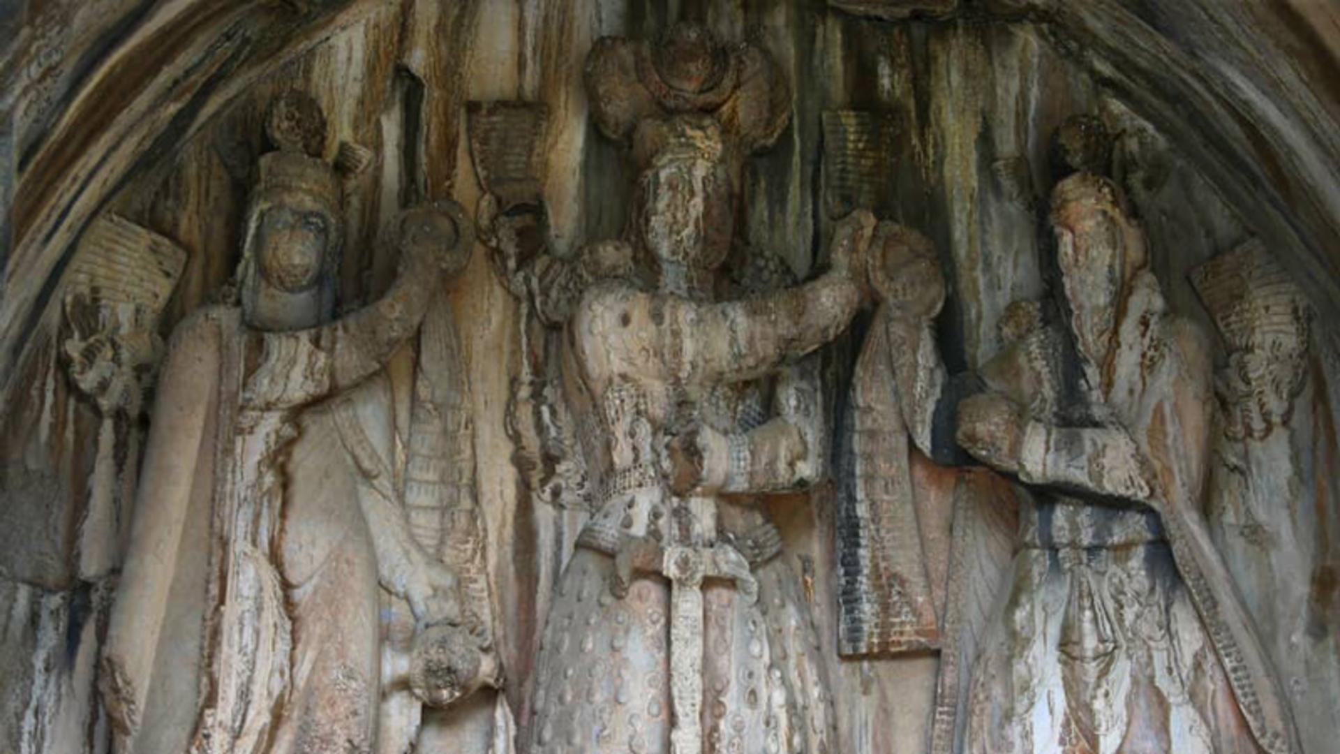 طاق بزرگ طاق بستان و تاج گذاری خسروپرویز