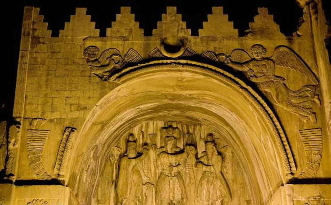 طاق بزرگ تاق بستان
