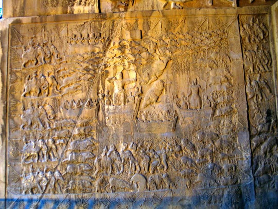 نقش برجسته شکار گراز در طاق بزرگ تاق بستان