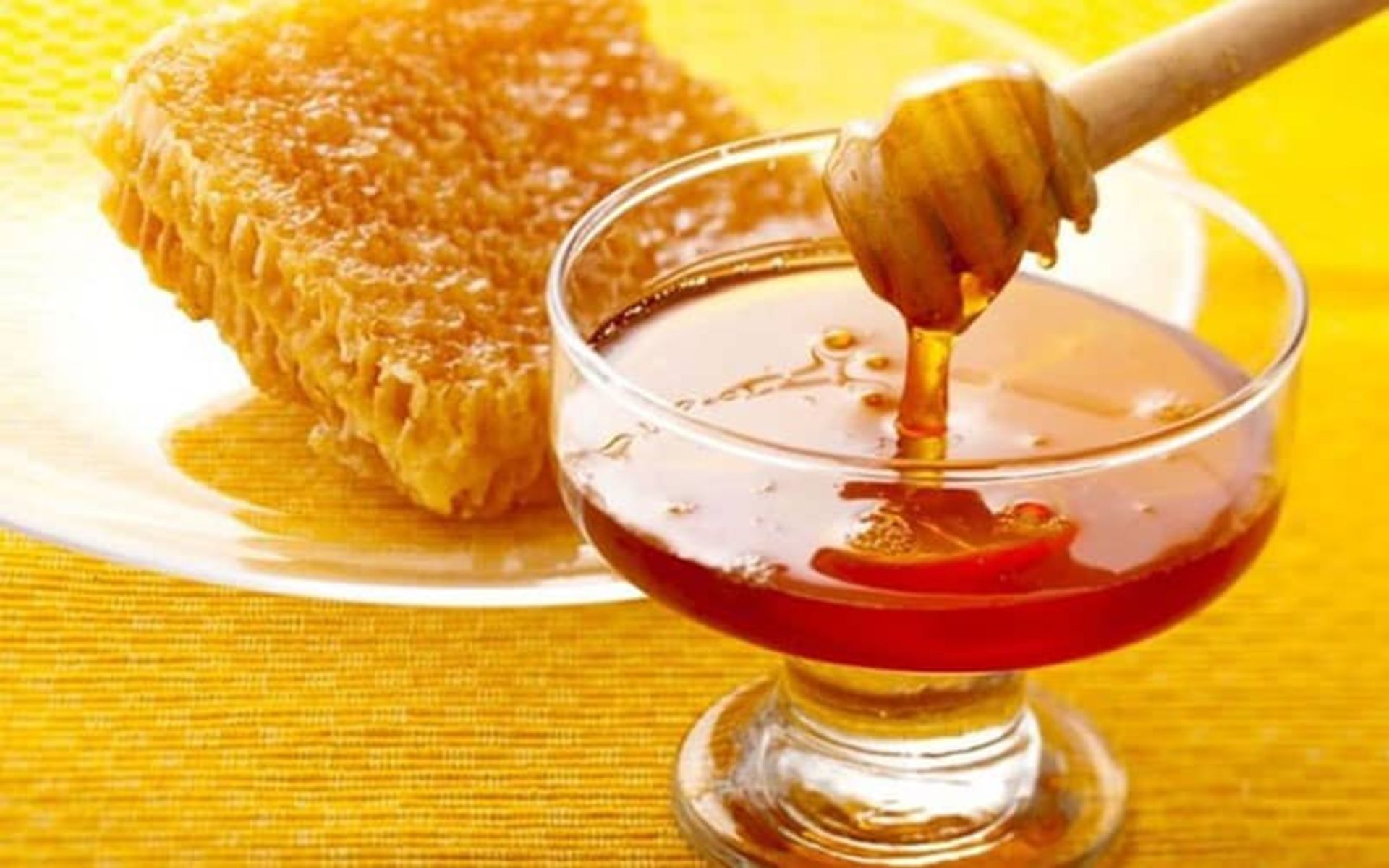ظرف عسل با موم