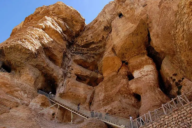 نمای بیرونی غار کرفتو کردستان