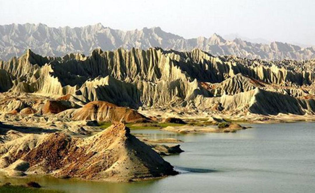 کوه‌های مریخی چابهار از نمای دور